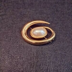 Monet Gold Swirl Brooch with Pearl Accent